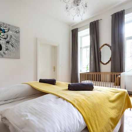 Central Apartment In Viennese Old Building Viena Exterior foto