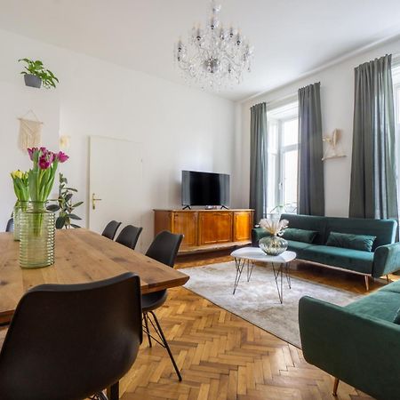 Central Apartment In Viennese Old Building Viena Exterior foto